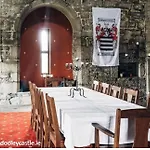 Ballindooley Castle 펜션