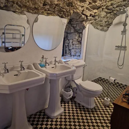 Ballindooley Castle * Galway